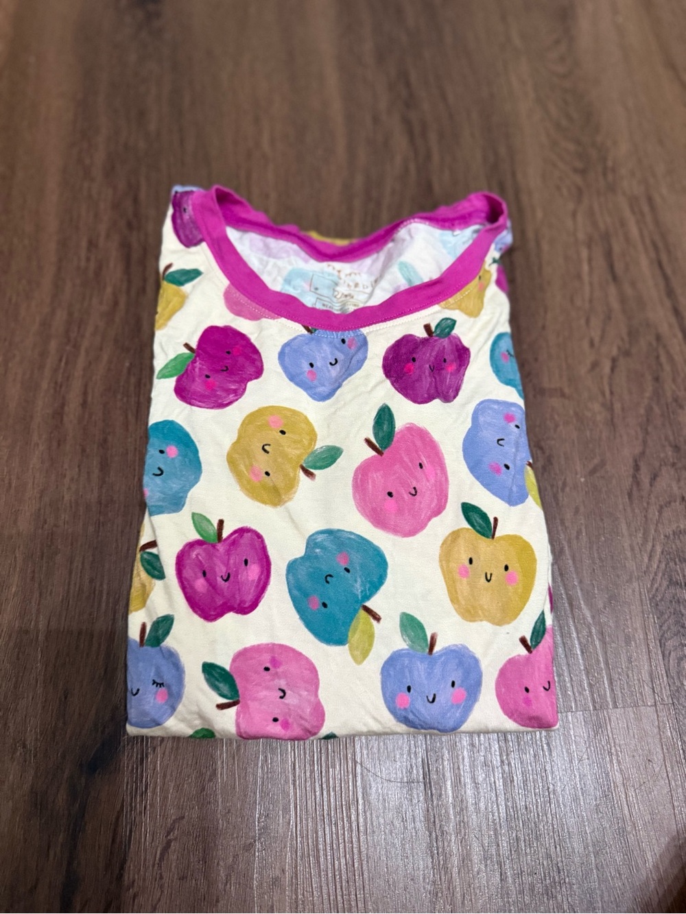 Cute Multicolor Apple Print Top with Pink Trim